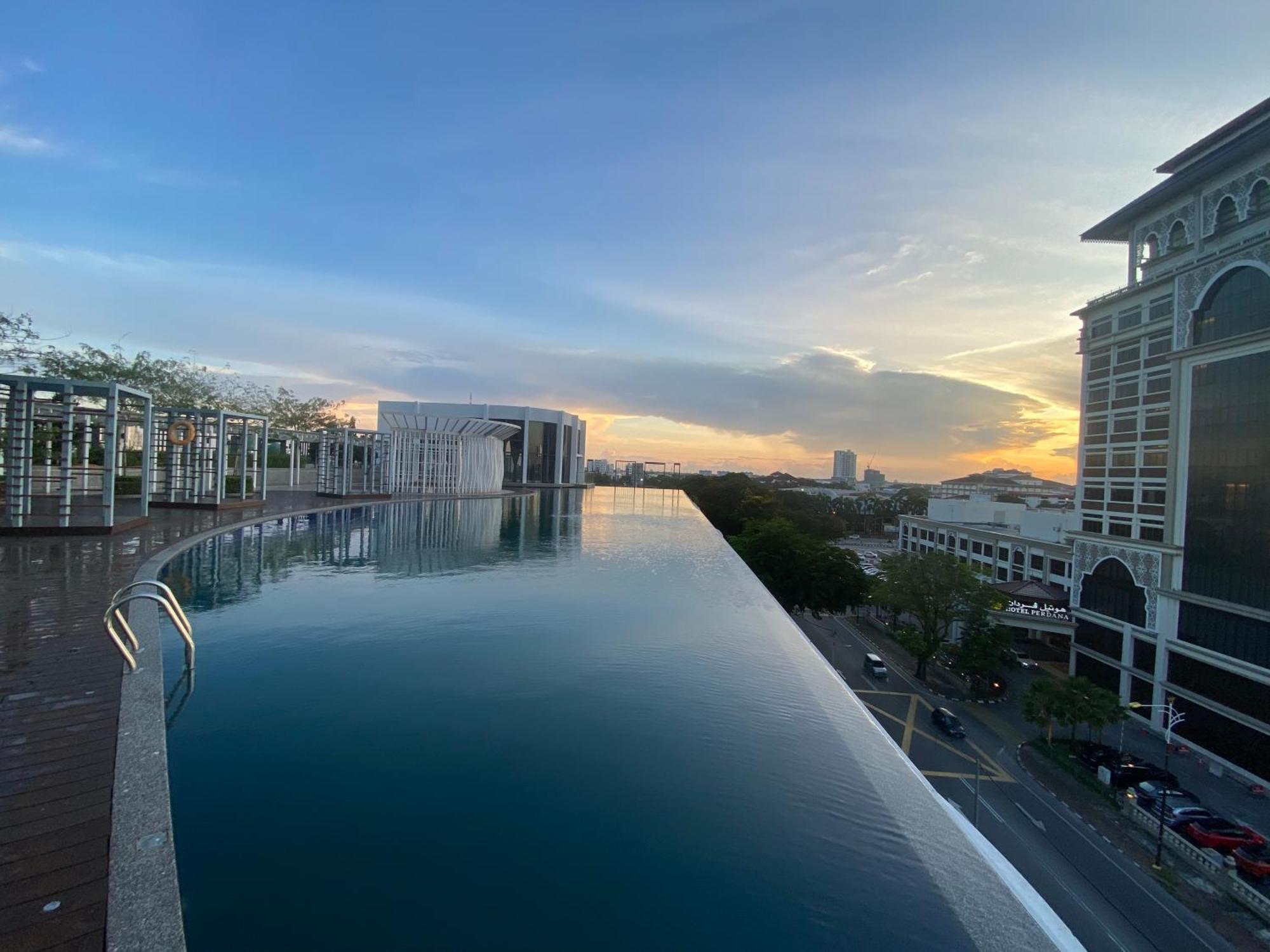 Jsadli Suite Troika Residence Kota Bharu Exterior foto